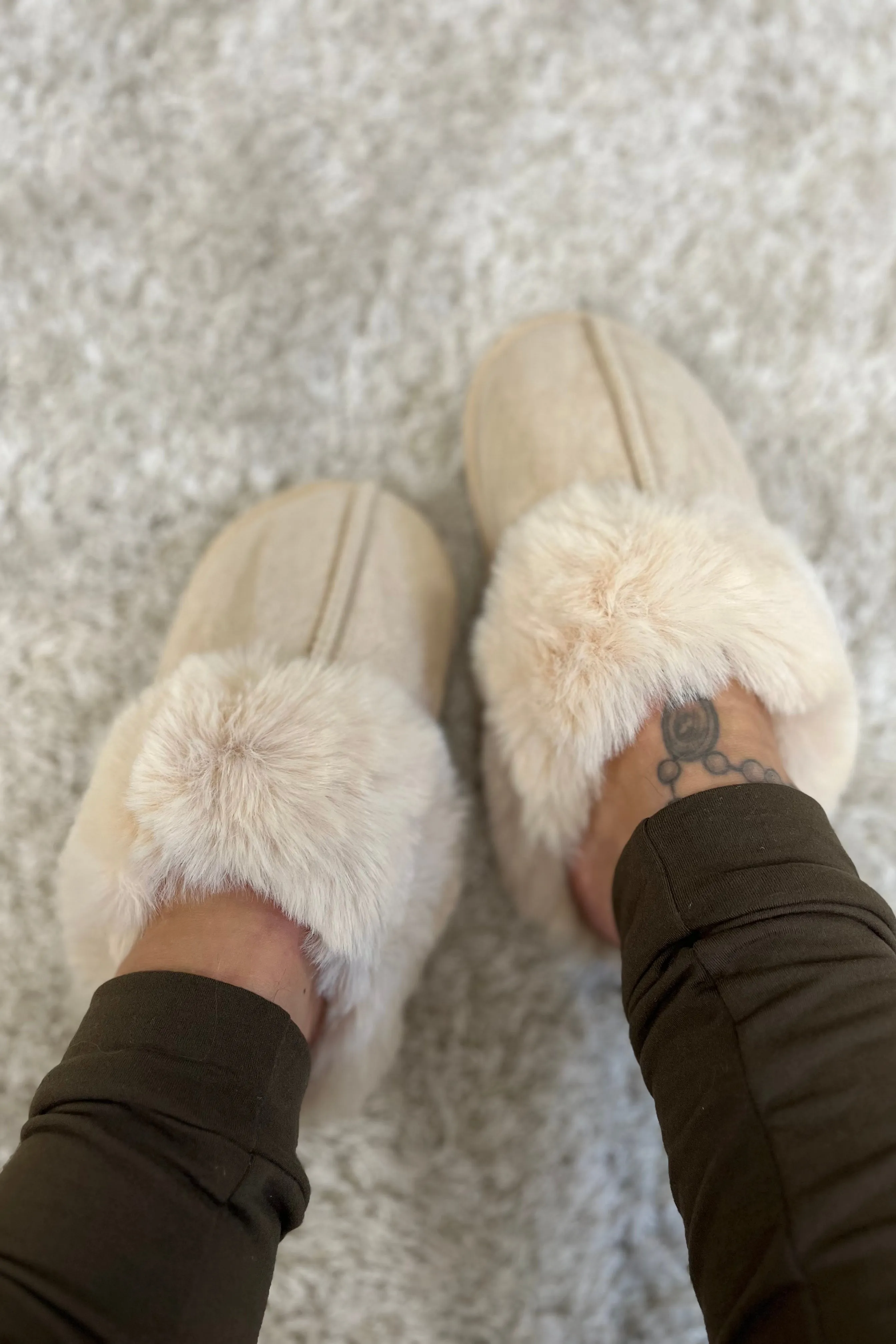 Alice Lee Slippers | Ivory | Sutsko fra Avery