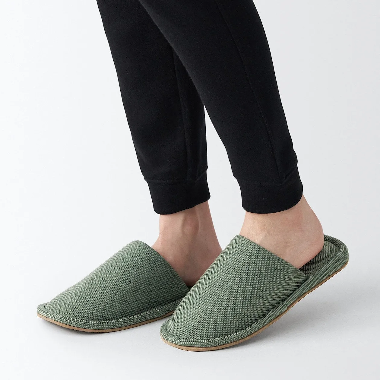 Slippers with no Left and Right